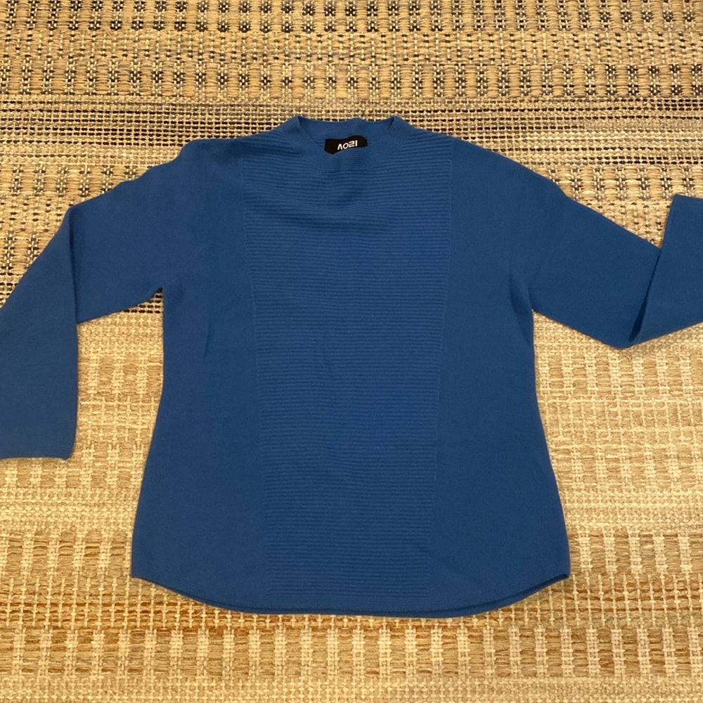 Beautiful Sori Brand Sweater in Blue Size S/M